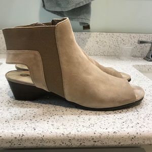 🌟REDUCED!!! Bella Vita Peep Toe Wedge Booties